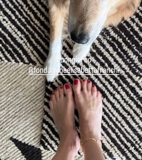 Elisabetta Franchi feet photo thumbnail