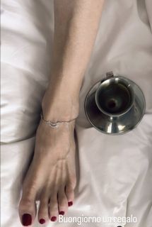 Elisabetta Franchi feet photo thumbnail