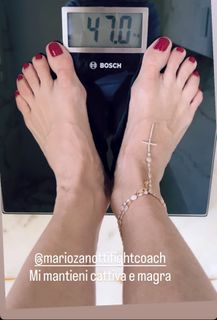 Elisabetta Franchi feet photo thumbnail