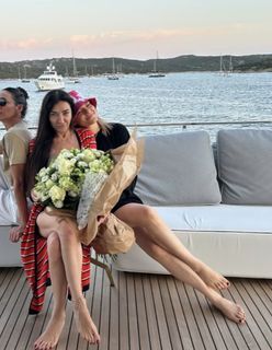 Elisabetta Franchi feet photo thumbnail