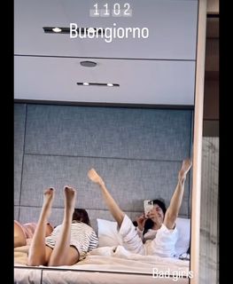 Elisabetta Franchi feet photo thumbnail