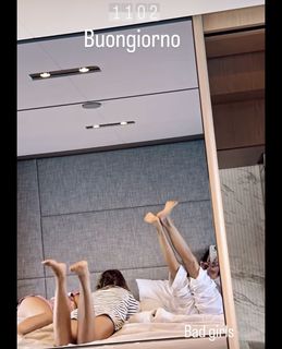 Elisabetta Franchi feet photo thumbnail