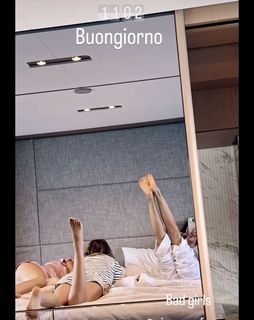 Elisabetta Franchi feet photo thumbnail