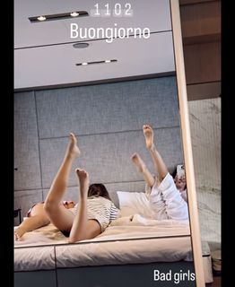 Elisabetta Franchi feet photo thumbnail