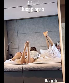 Elisabetta Franchi feet photo thumbnail