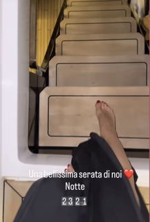 Elisabetta Franchi feet photo thumbnail