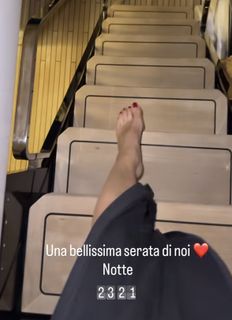 Elisabetta Franchi feet photo thumbnail