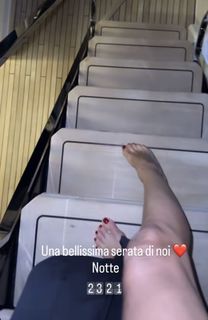 Elisabetta Franchi feet photo thumbnail