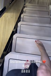 Elisabetta Franchi feet photo thumbnail