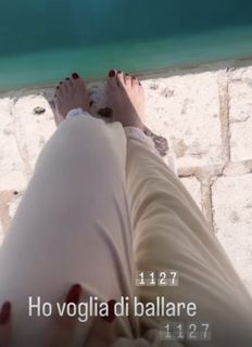Elisabetta Franchi feet photo thumbnail