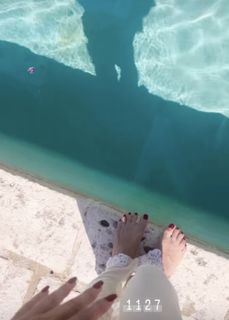 Elisabetta Franchi feet photo thumbnail