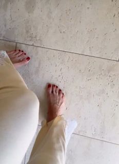 Elisabetta Franchi feet photo thumbnail