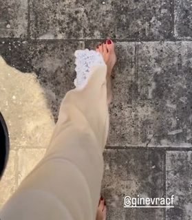 Elisabetta Franchi feet photo thumbnail