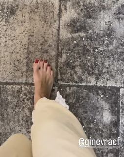 Elisabetta Franchi feet photo thumbnail