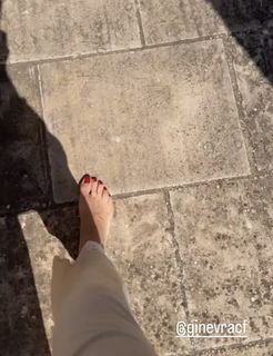 Elisabetta Franchi feet photo thumbnail