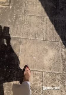 Elisabetta Franchi feet photo thumbnail