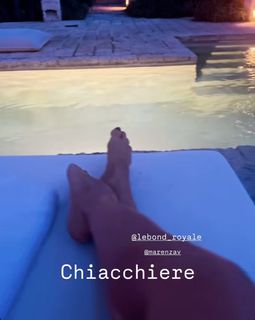 Elisabetta Franchi feet photo thumbnail