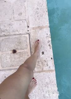 Elisabetta Franchi feet photo thumbnail