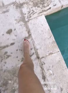 Elisabetta Franchi feet photo thumbnail