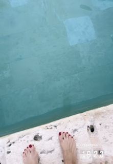 Elisabetta Franchi feet photo thumbnail