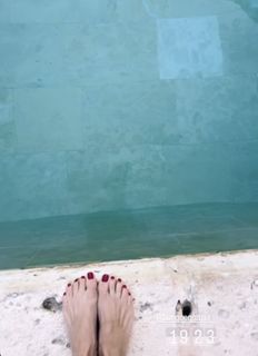 Elisabetta Franchi feet photo thumbnail