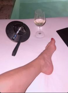 Elisabetta Franchi feet photo thumbnail