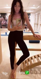 Elisabetta Franchi feet photo thumbnail