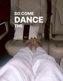 Elisabetta Franchi feet photo thumbnail