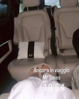 Elisabetta Franchi feet photo thumbnail