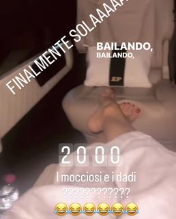 Elisabetta Franchi feet photo thumbnail
