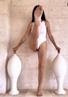 Elisabetta Franchi feet photo thumbnail