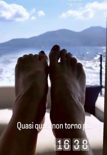 Elisabetta Franchi feet photo thumbnail