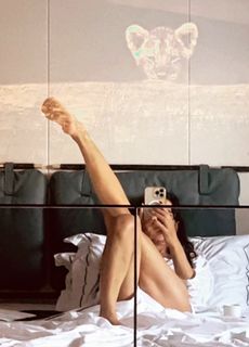 Elisabetta Franchi feet photo thumbnail