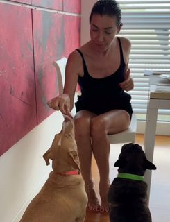 Elisabetta Franchi feet photo thumbnail