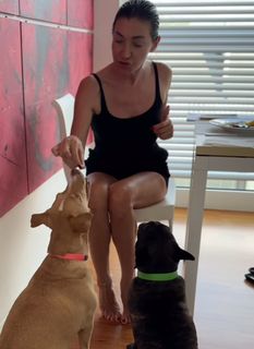 Elisabetta Franchi feet photo thumbnail