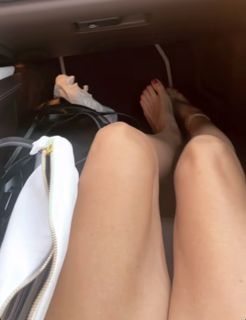 Elisabetta Franchi feet photo thumbnail