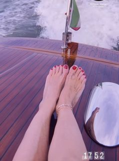 Elisabetta Franchi feet photo thumbnail