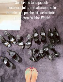 Elisabetta Franchi feet photo thumbnail