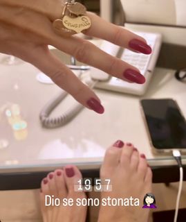Elisabetta Franchi feet photo thumbnail