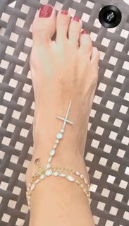 Elisabetta Franchi feet photo thumbnail