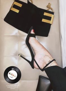 Elisabetta Franchi feet photo thumbnail