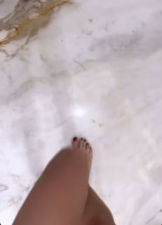 Elisabetta Franchi feet photo thumbnail