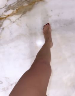 Elisabetta Franchi feet photo thumbnail