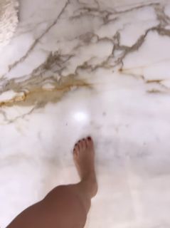 Elisabetta Franchi feet photo thumbnail