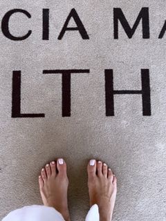 Elisabetta Franchi feet photo thumbnail