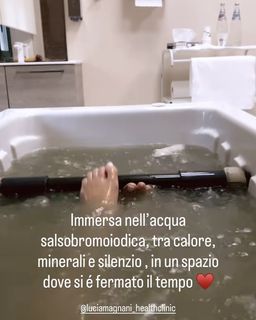 Elisabetta Franchi feet photo thumbnail