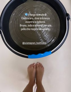 Elisabetta Franchi feet photo thumbnail