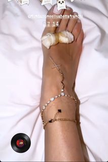 Elisabetta Franchi feet photo thumbnail