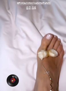 Elisabetta Franchi feet photo thumbnail