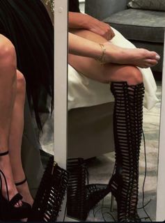 Elisabetta Franchi feet photo thumbnail